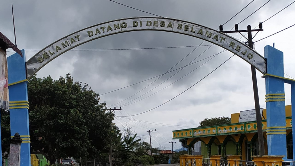 Gapura Jalan Masuk Kampung Selamat Rejo